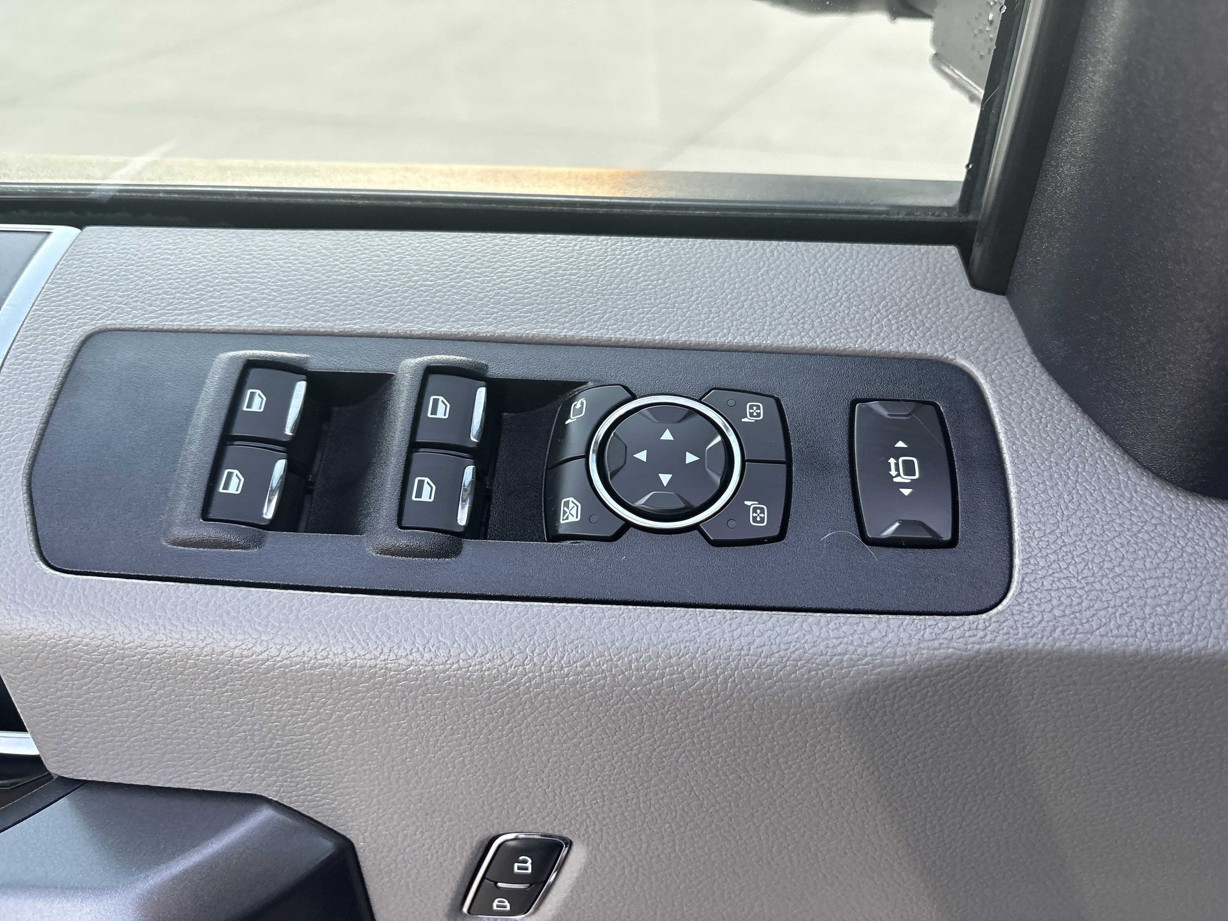 Used 2022 Ford F250 XLT w/ XLT Premium Package image 13