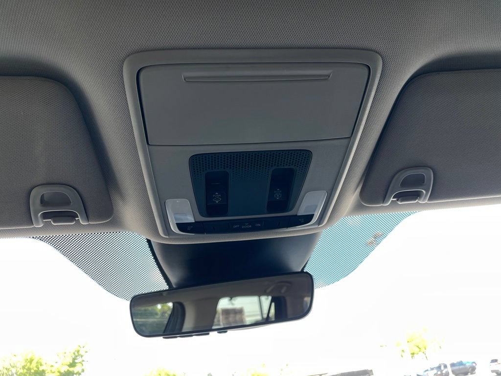 Used 2025 Honda Pilot Elite image 17