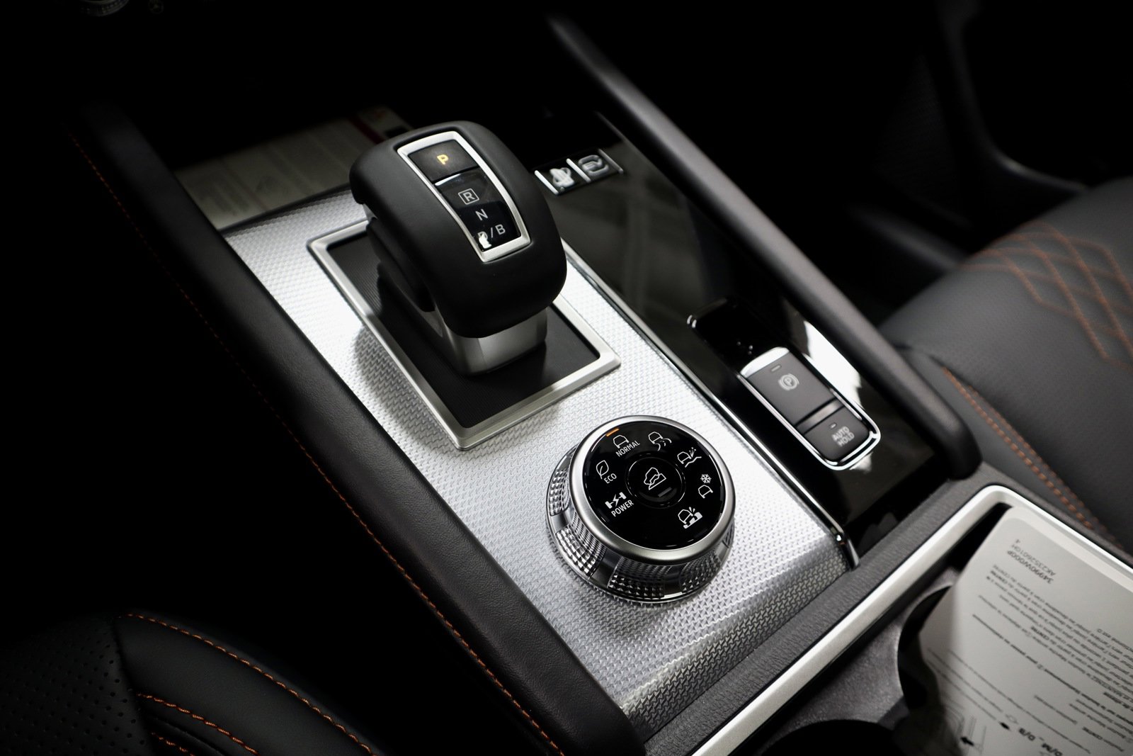 New 2025 Mitsubishi Outlander SEL image 25