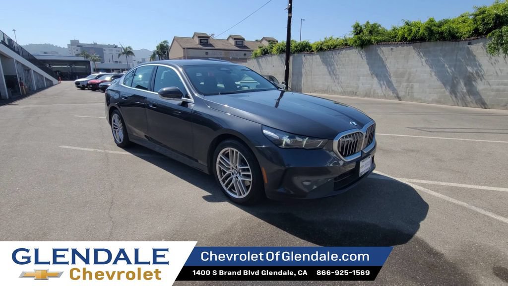 Used 2024 BMW 530i RWD image 3