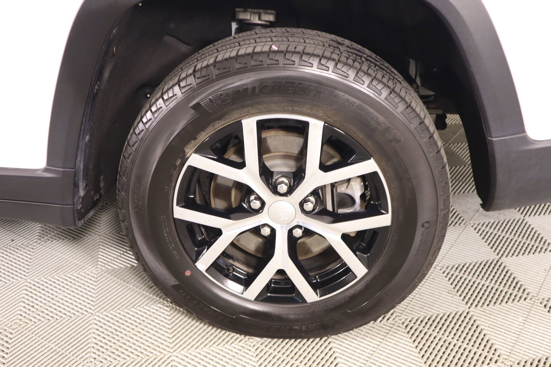 Used 2024 Jeep Grand Cherokee L Limited w/ Luxury Tech Group II image 21