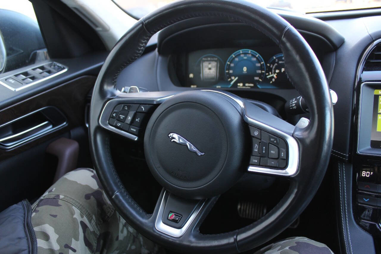 Used 2018 Jaguar F-PACE S AWD/4WD image 23