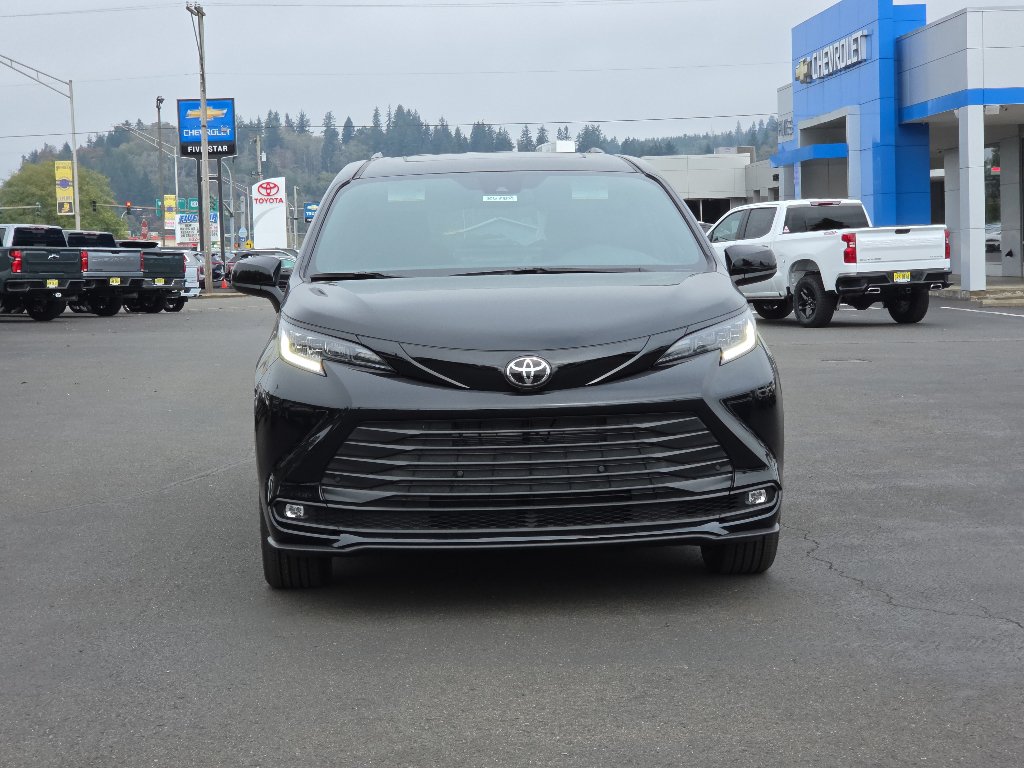 New 2026 Toyota Sienna XLE Woodland Edition AWD/4WD image 3