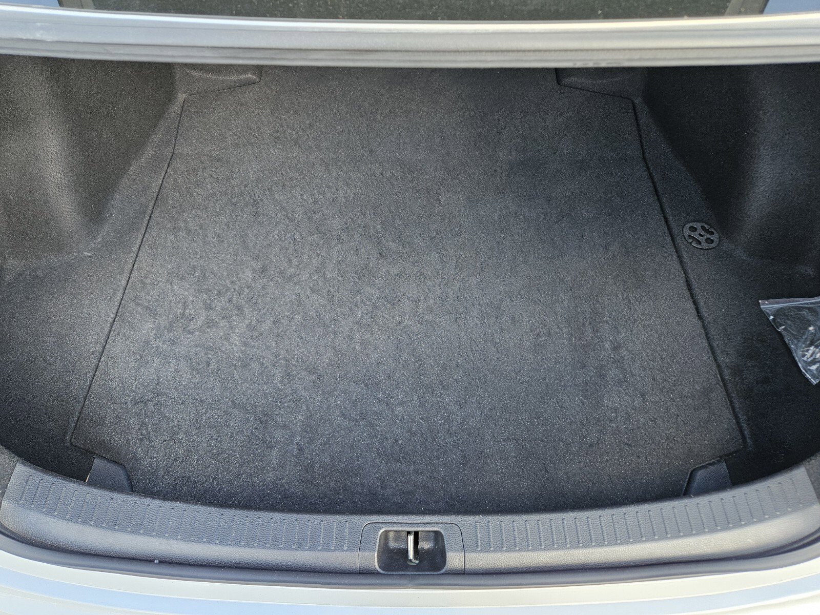 Used 2021 Toyota Corolla LE image 9