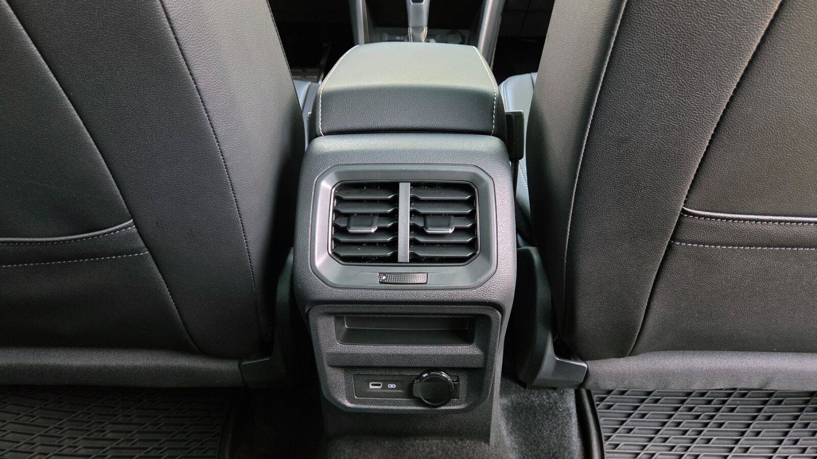 Used 2023 Volkswagen Tiguan SE R-Line AWD/4WD image 60