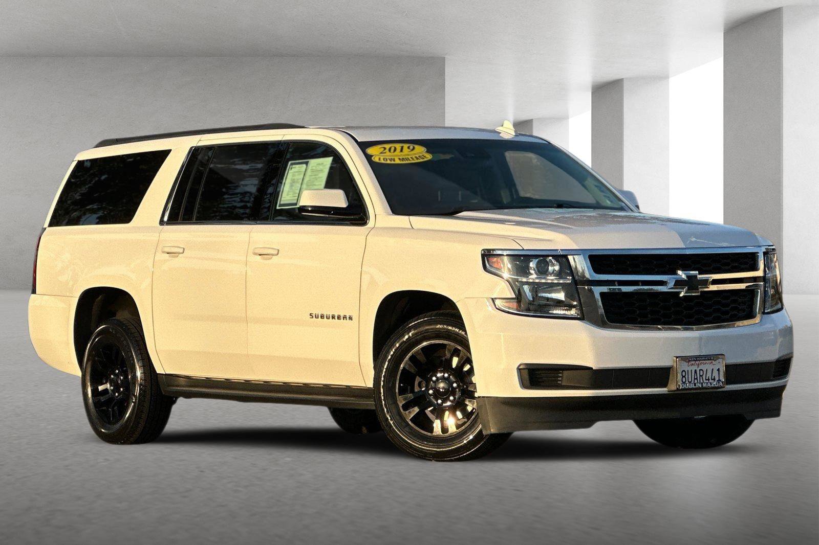 Used 2019 Chevrolet Suburban LT image 2
