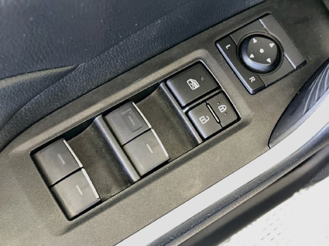 Used 2025 Toyota RAV4 XLE FWD image 21