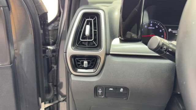 Used 2022 Kia Sorento S FWD image 32