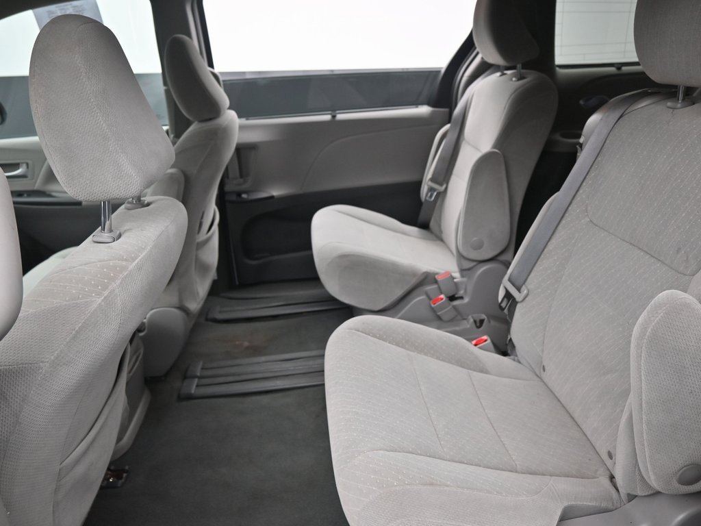 Used 2019 Toyota Sienna LE image 36