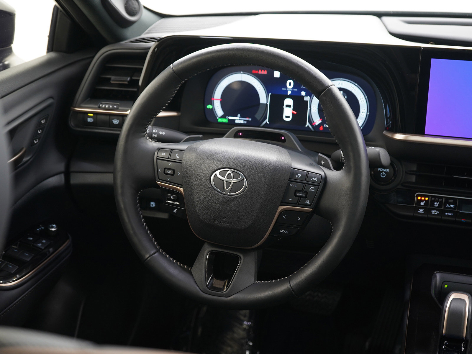 Used 2024 Toyota Crown Platinum AWD/4WD image 14