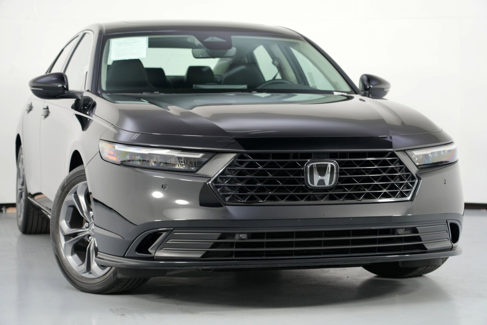 Used 2023 Honda Accord EX-L image 2