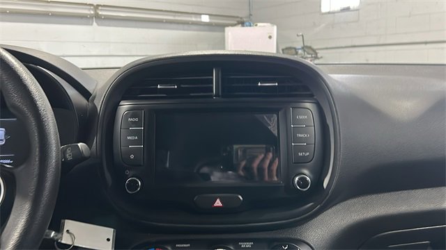 Used 2023 Kia Soul LX w/ LX Technology Package image 19