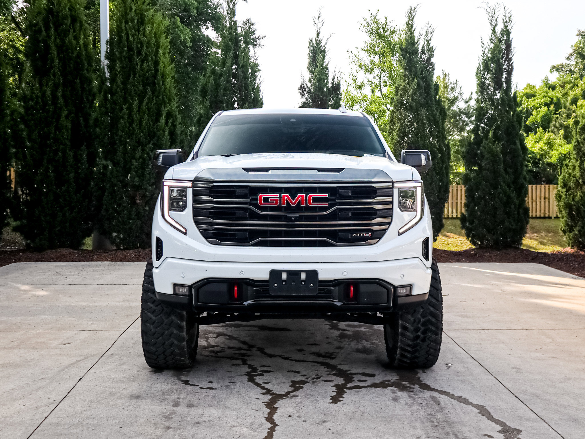 Used 2023 GMC Sierra 1500 AT4 w/ Technology Package AWD/4WD image 3