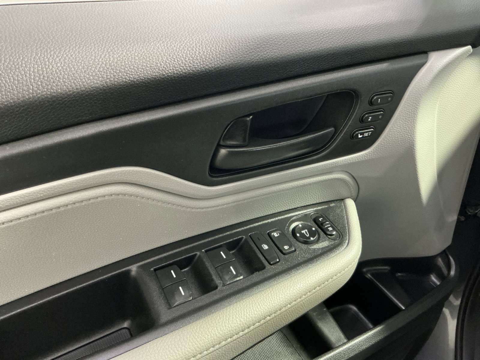 Used 2023 Honda Odyssey EX-L image 16
