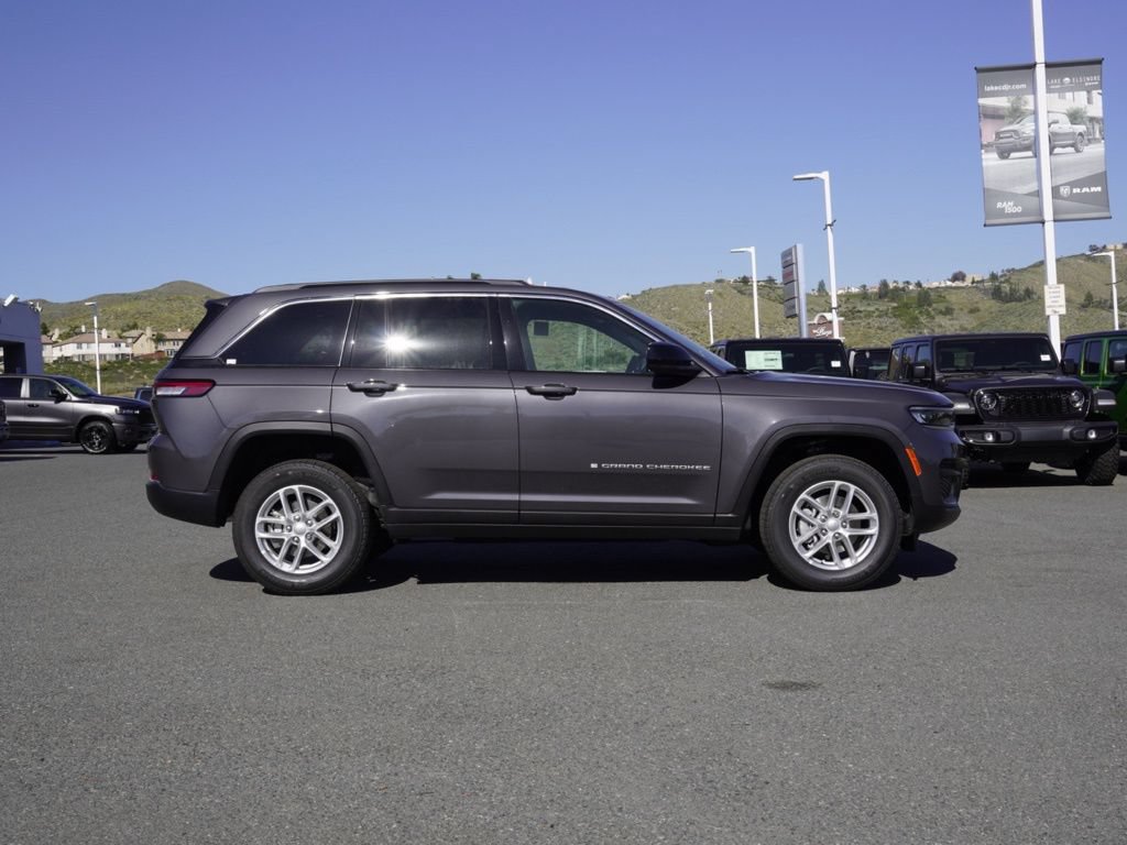 New 2026 Jeep Grand Cherokee Laredo X RWD image 3