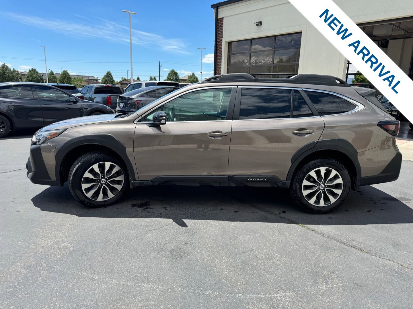 Used 2024 Subaru Outback Limited w/ Popular Package #2 AWD/4WD image 4