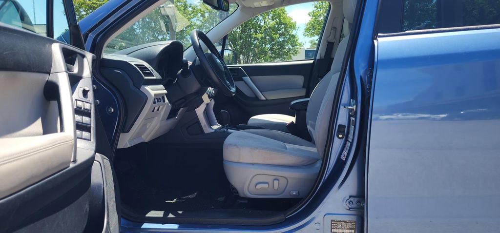 Used 2016 Subaru Forester 2.5i Premium AWD/4WD image 9