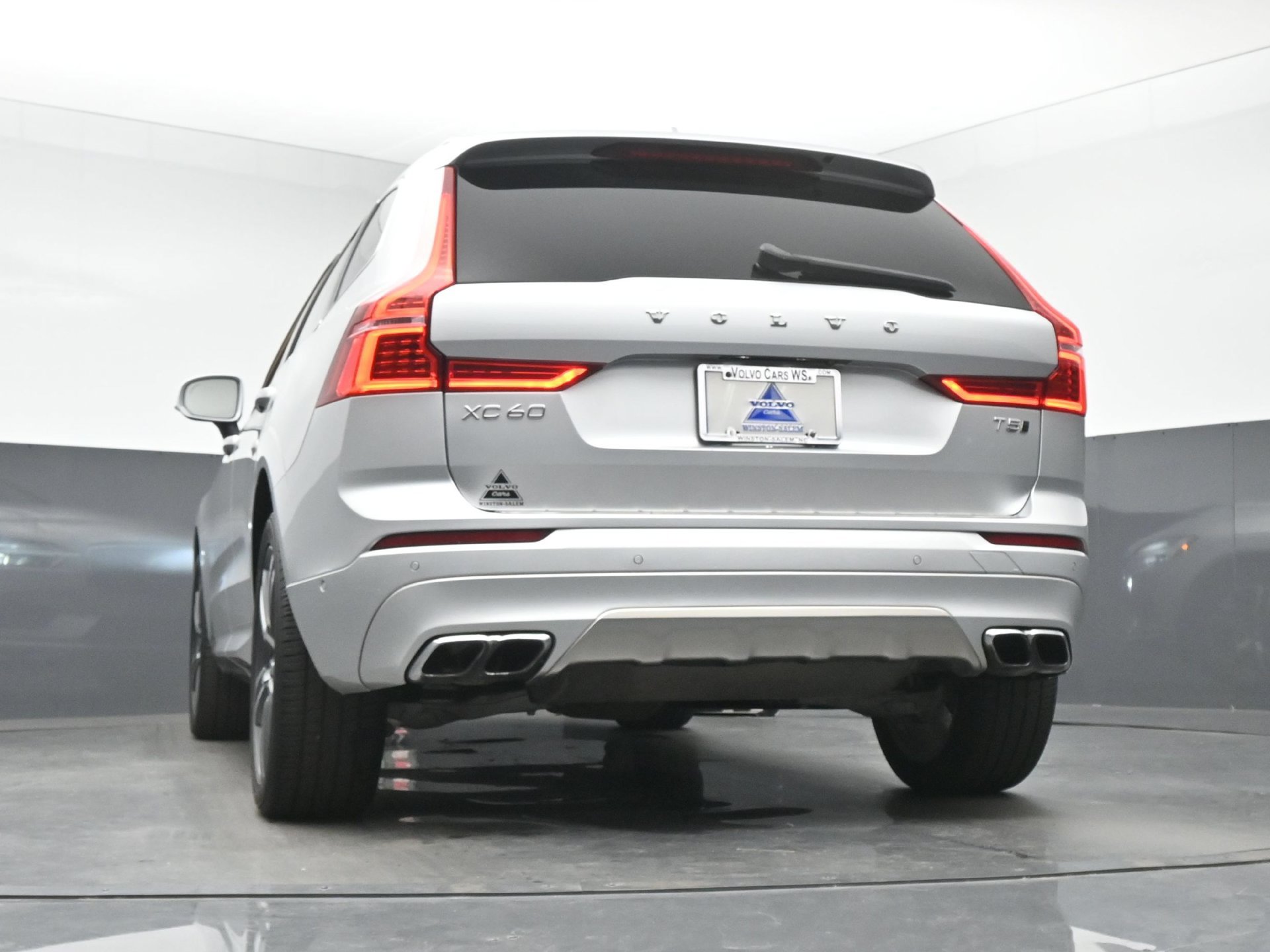 Used 2018 Volvo XC60 T5 Momentum w/ Vision Package AWD/4WD image 15