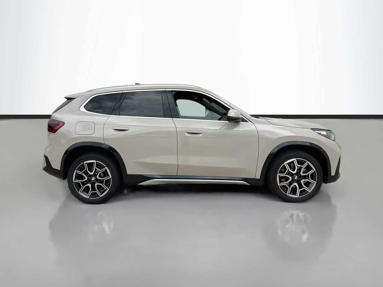 New 2027 BMW X1 xDrive28i AWD/4WD image 7
