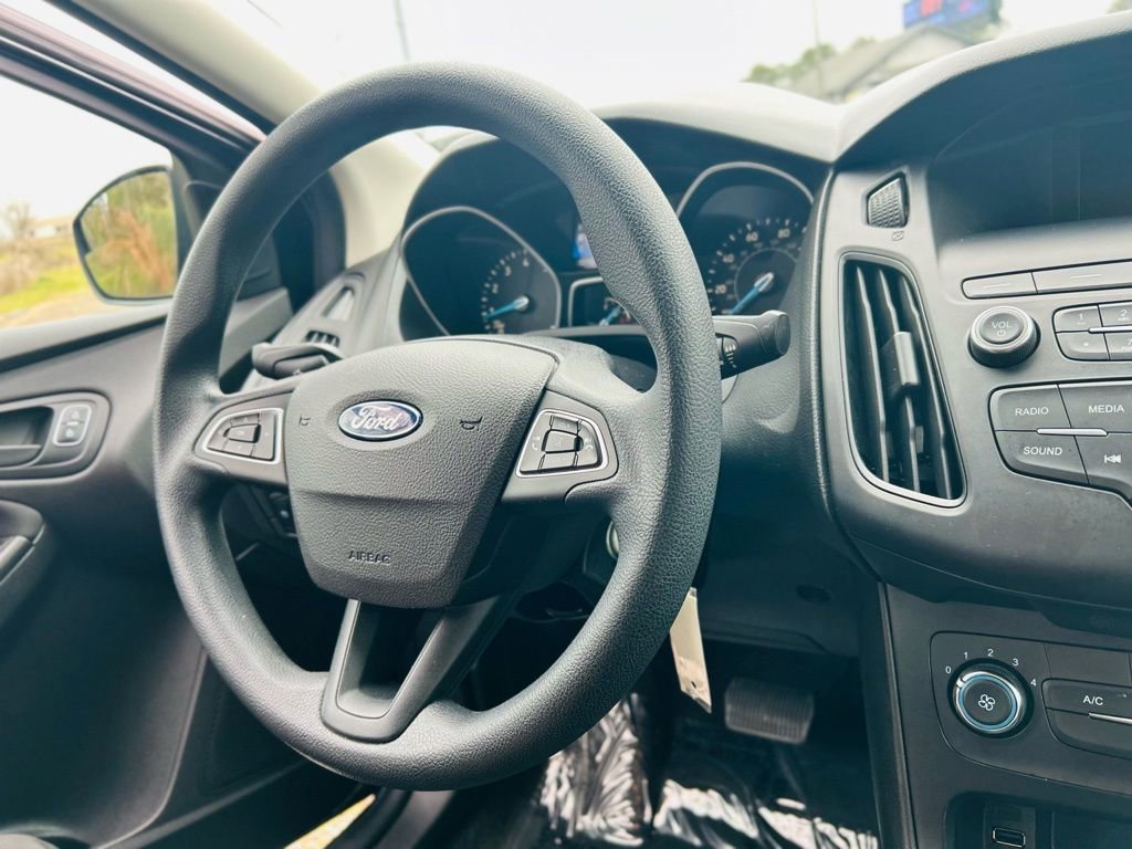 Used 2018 Ford Focus S image 25