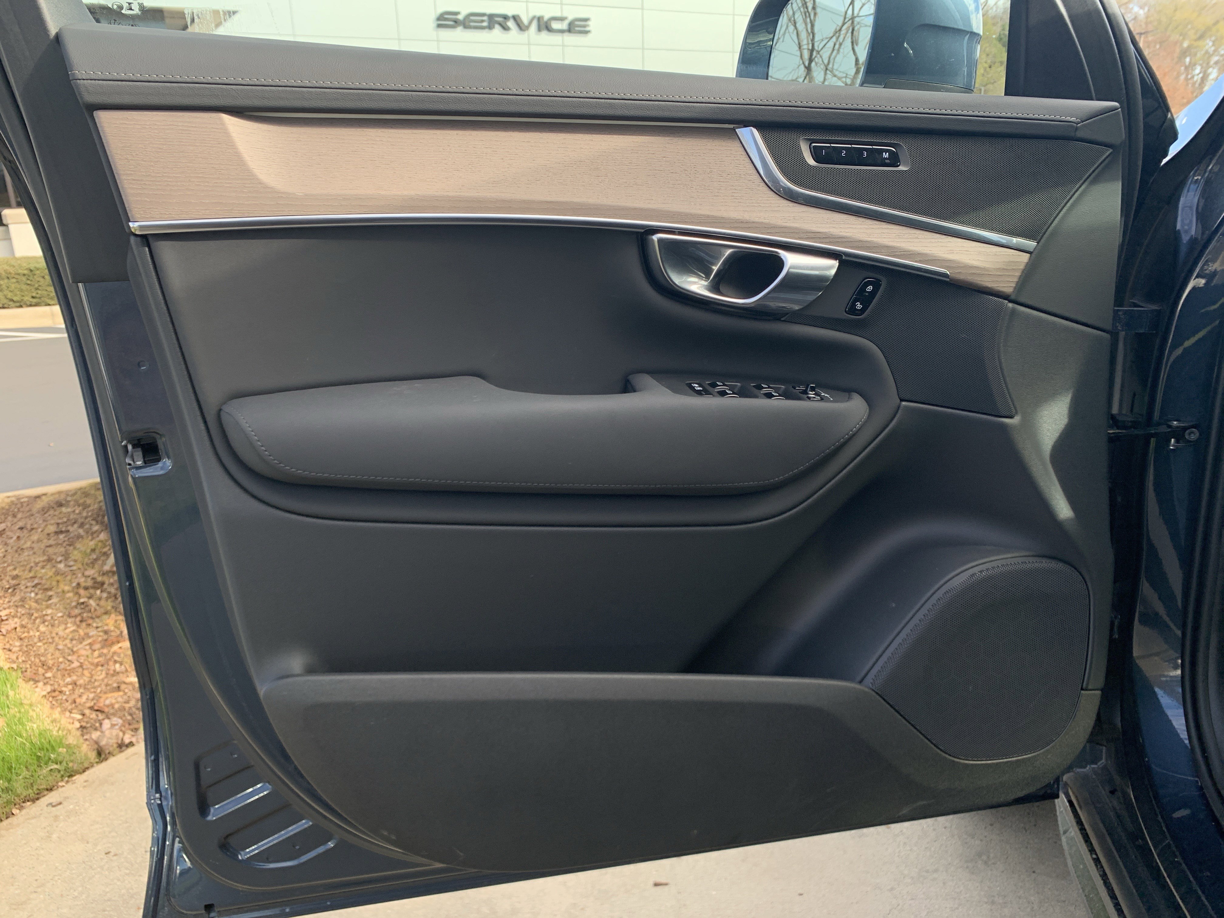 Used 2025 Volvo XC90 B6 Plus image 14