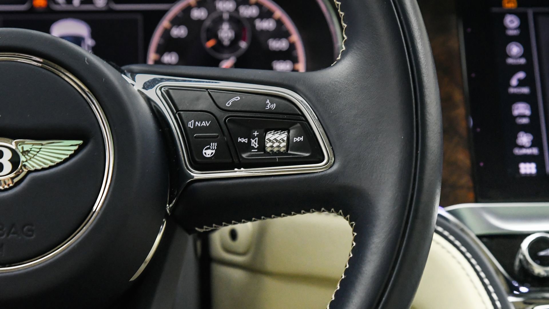 Certified 2024 Bentley Flying Spur Mulliner image 36