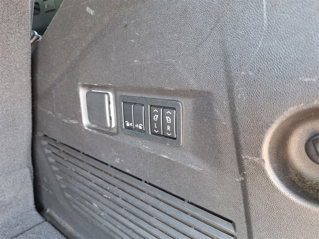 Used 2021 Chevrolet Tahoe Z71 w/ Z71 Off-Road Package image 28