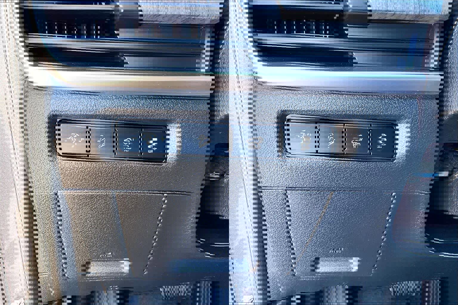 Used 2024 Kia Telluride EX w/ EX Captain's Chair Package image 34