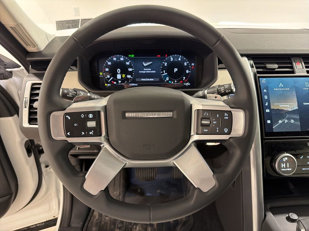 Used 2025 Land Rover Discovery S image 14