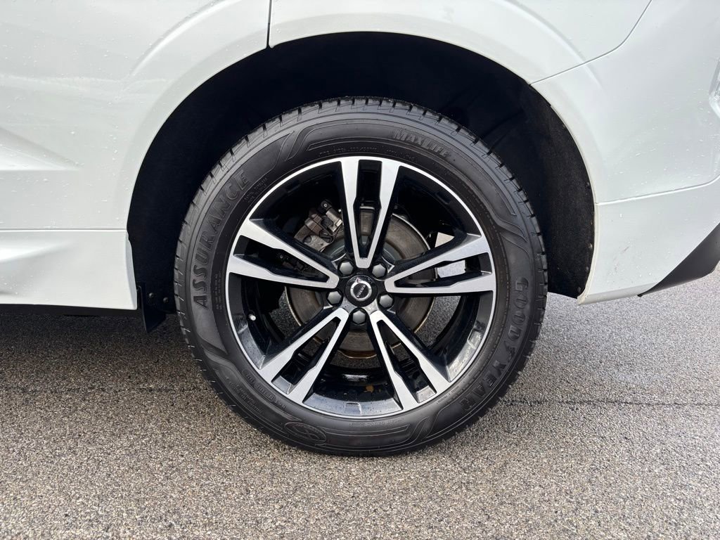 Used 2020 Volvo XC60 T5 Momentum image 32