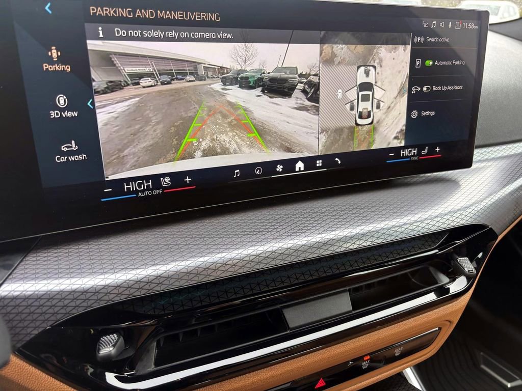 Used 2025 BMW 330i xDrive Sedan w/ Premium Package image 21