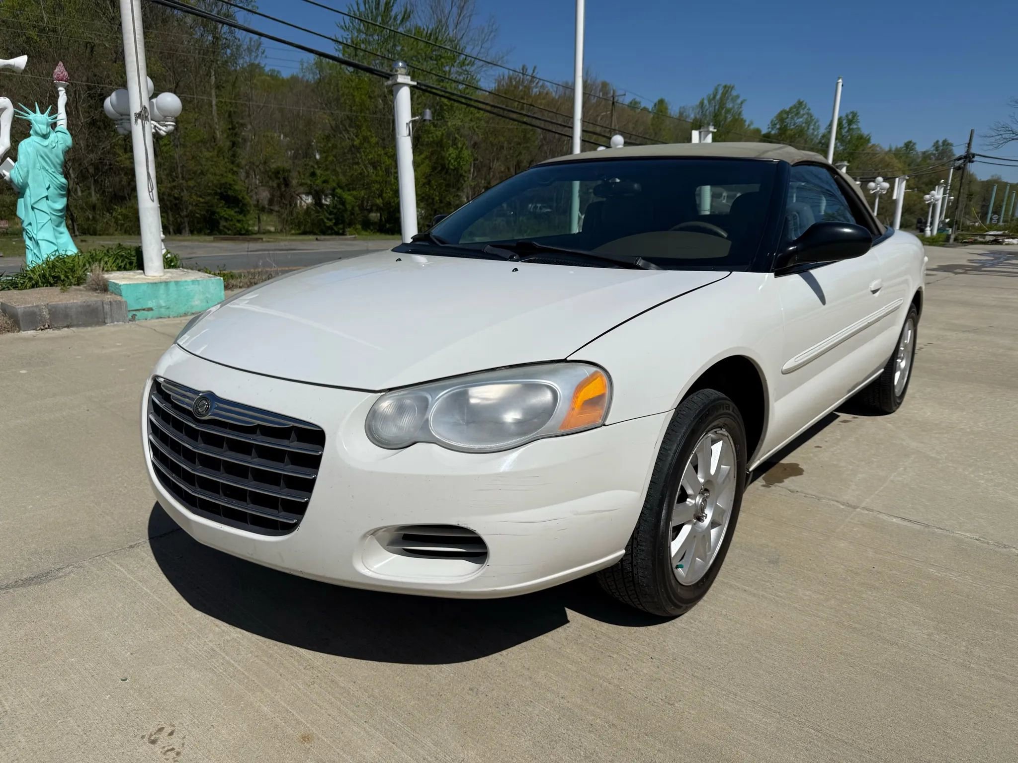 Used 2004 Chrysler Sebring GTC image 1