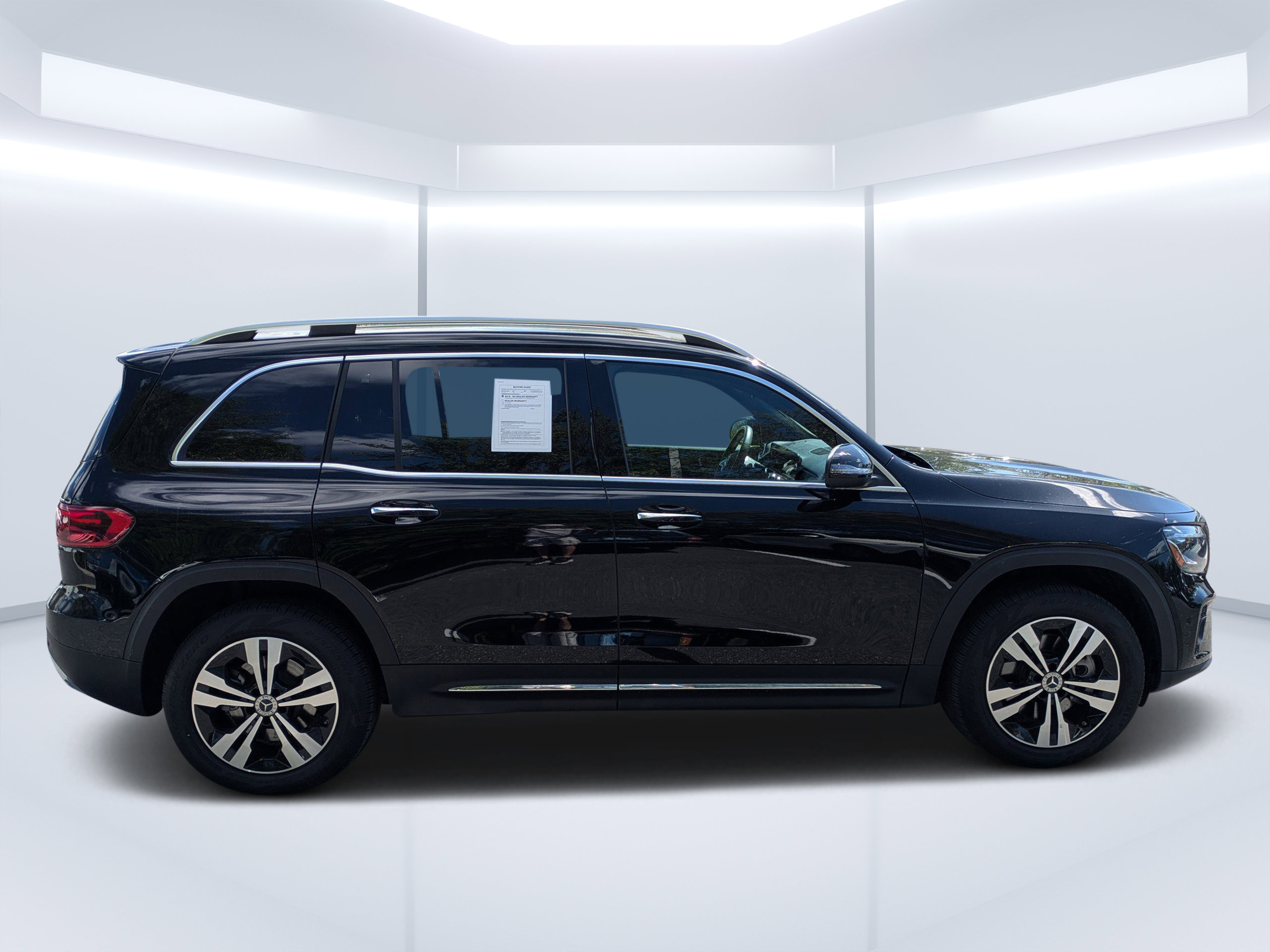 Used 2025 Mercedes-Benz GLB 250 image 2