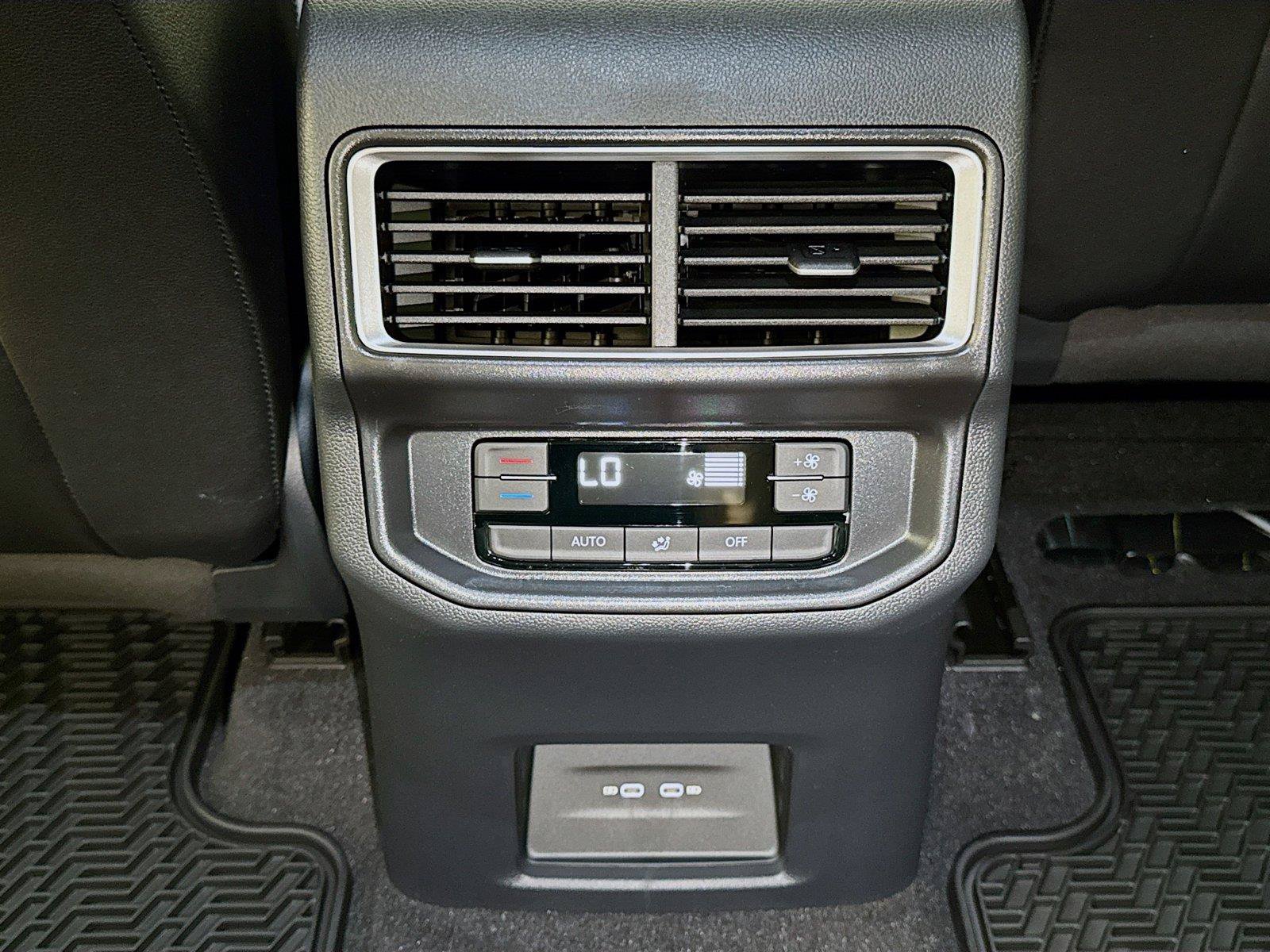 Used 2026 Volkswagen Atlas SE FWD image 13