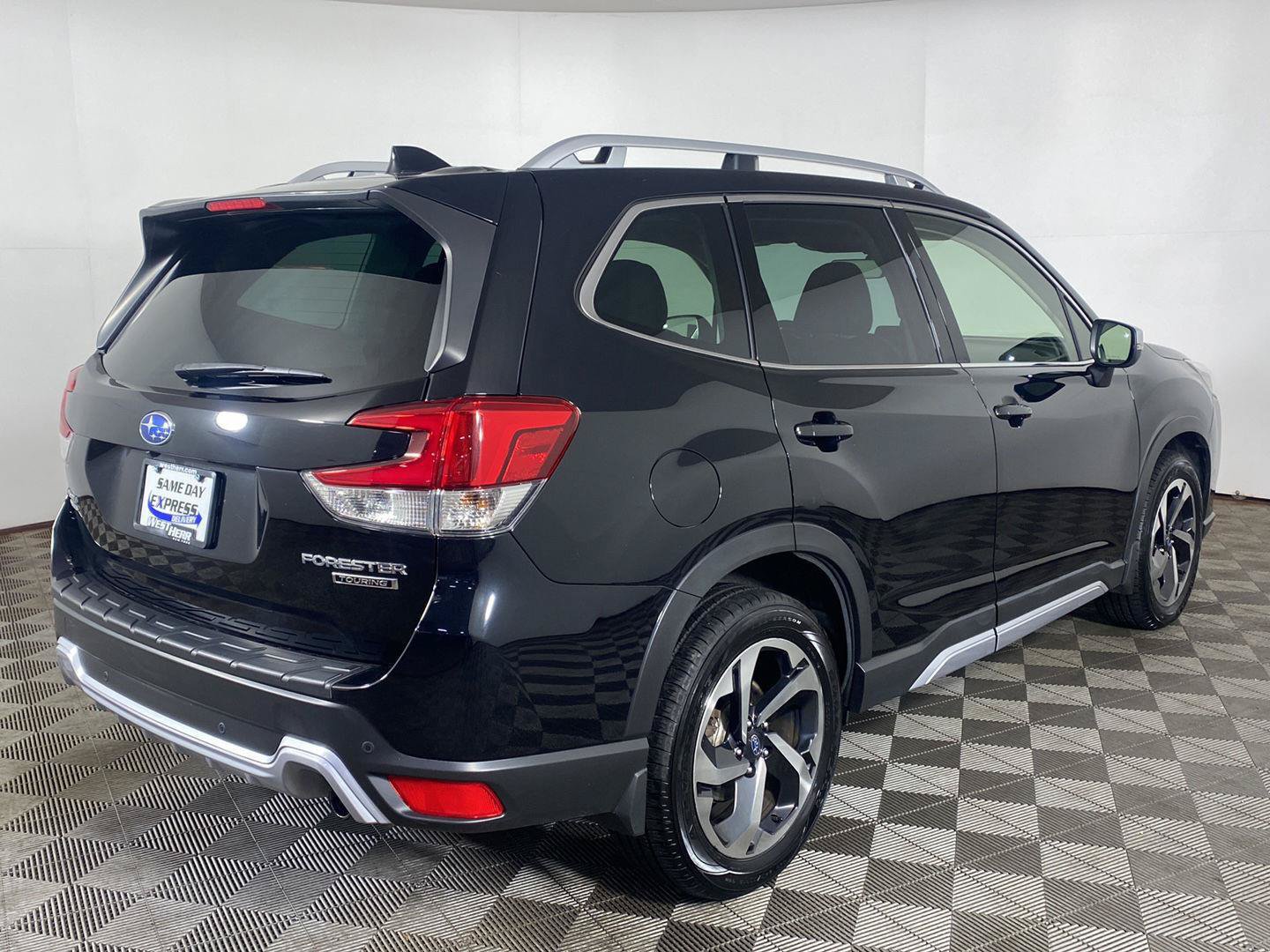 Used 2023 Subaru Forester Touring AWD/4WD image 5