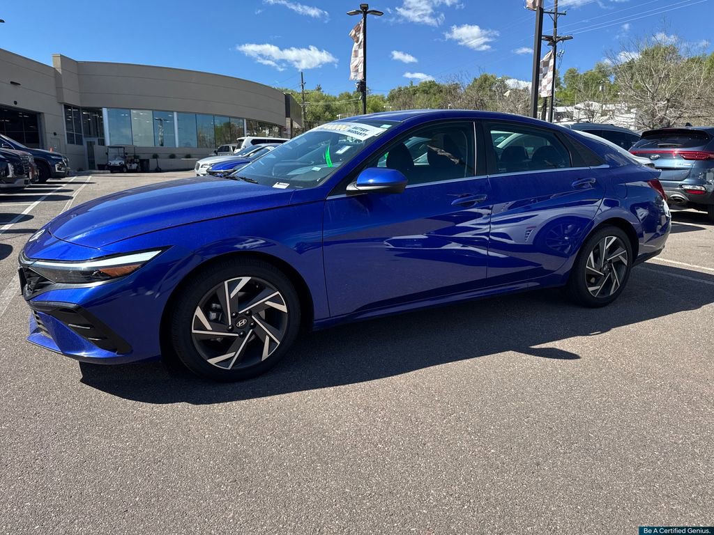 Certified 2025 Hyundai Elantra SEL FWD image 15