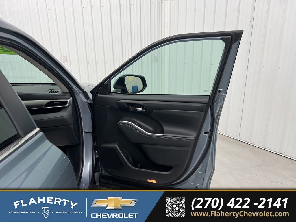 Used 2024 Toyota Highlander XLE image 14