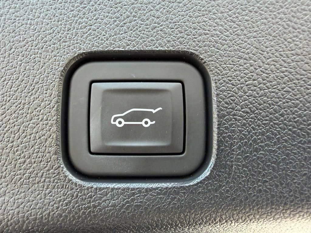Used 2025 Buick Enclave Sport Touring FWD image 24