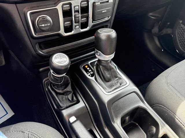 Used 2023 Jeep Gladiator Sport AWD/4WD image 17