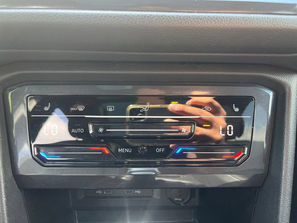 Certified 2024 Volkswagen Tiguan SE R-Line AWD/4WD image 18