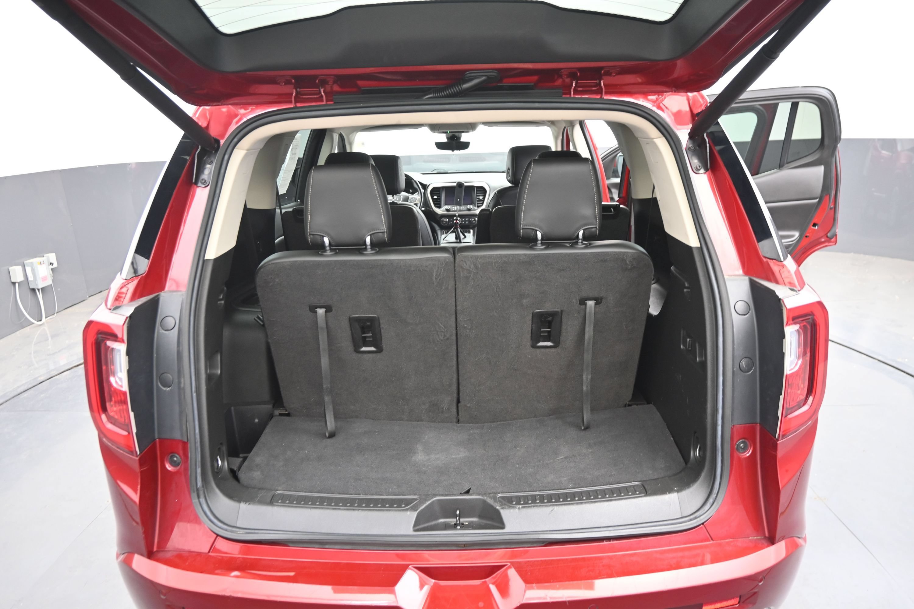 Used 2022 GMC Acadia Denali w/ Denali Ultimate Package AWD/4WD image 12