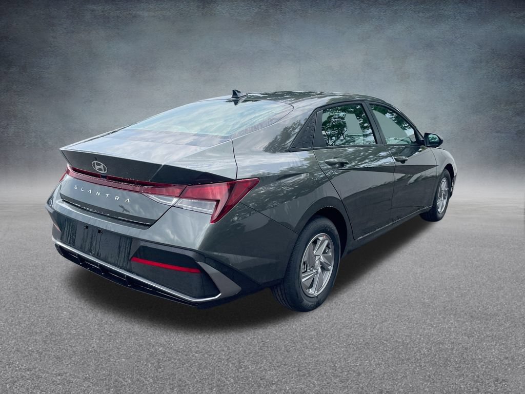 Used 2025 Hyundai Elantra SE FWD image 32