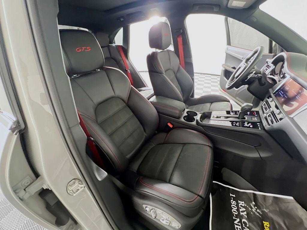 Certified 2026 Porsche Macan GTS image 34