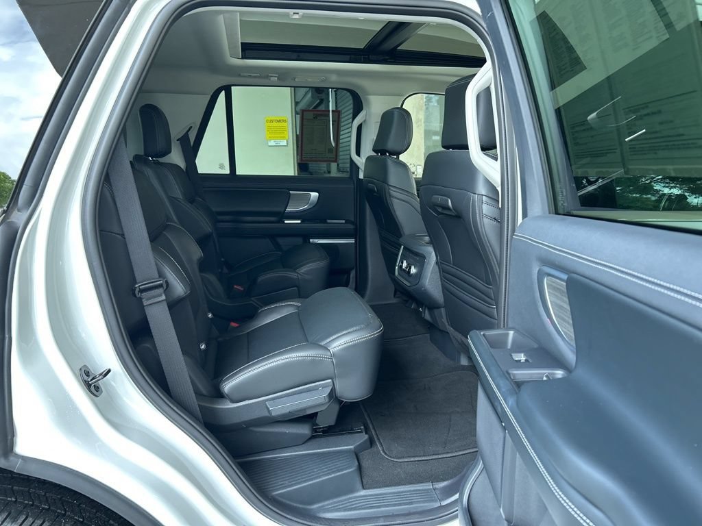 Used 2025 Ford Expedition Platinum AWD/4WD image 34