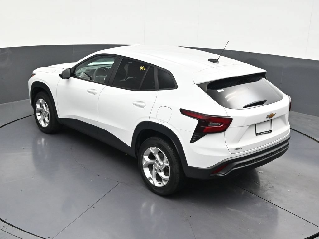 Used 2024 Chevrolet Trax LS w/ LS Convenience Package FWD image 17