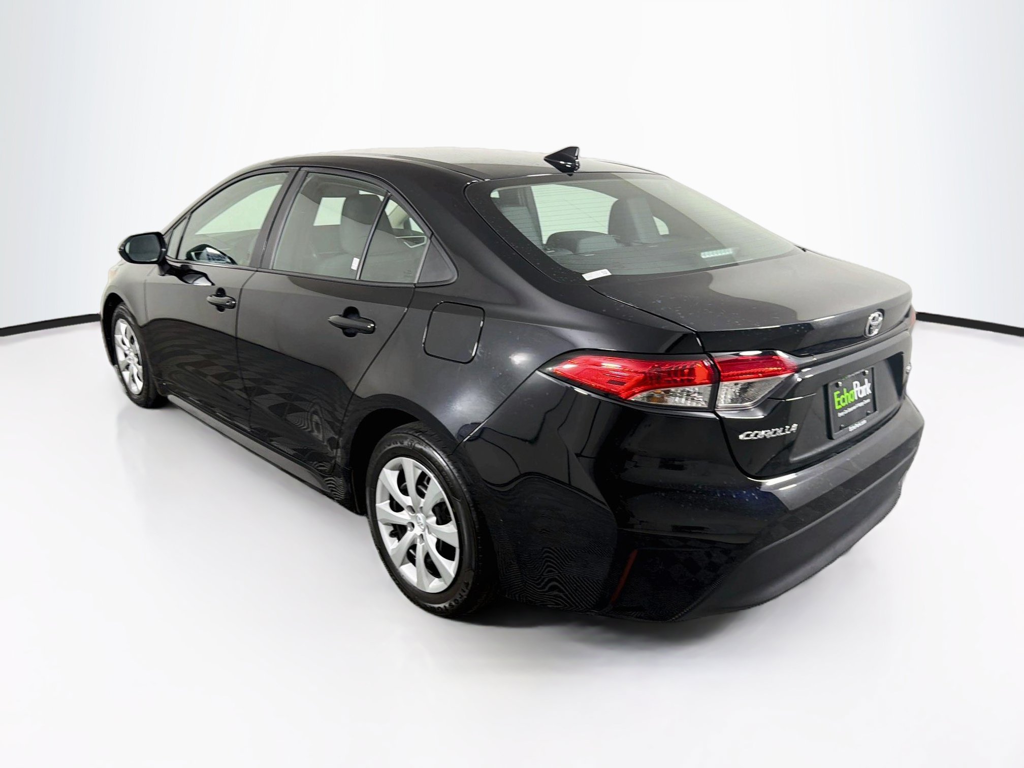Used 2025 Toyota Corolla LE FWD image 5
