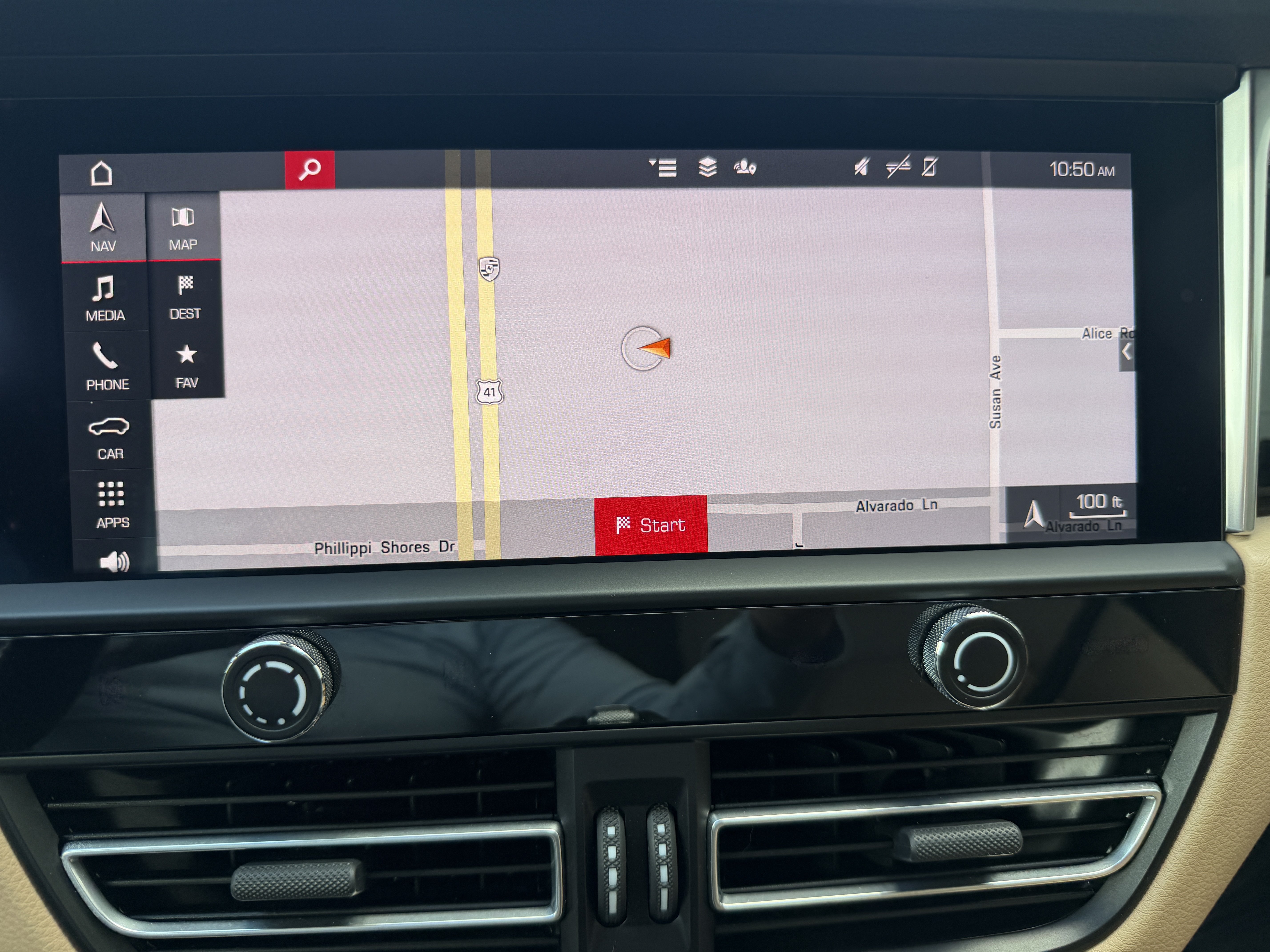Certified 2023 Porsche Macan AWD/4WD image 3