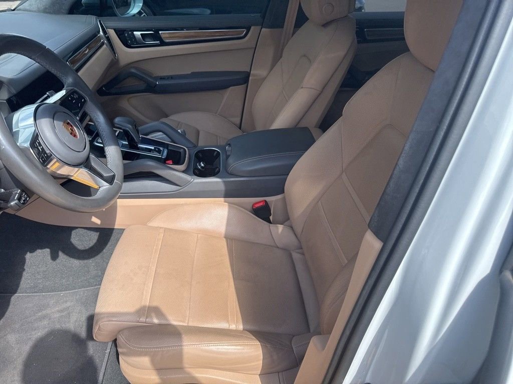 Used 2022 Porsche Cayenne Platinum Edition image 10