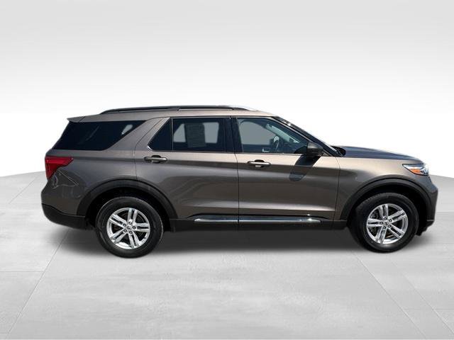 Used 2021 Ford Explorer XLT w/ Equipment Group 202A AWD/4WD image 9