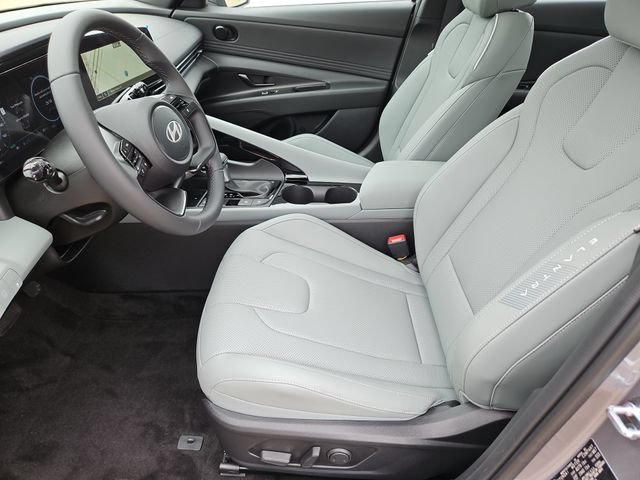 Used 2025 Hyundai Elantra Limited FWD image 18